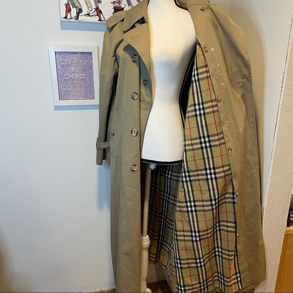 Burberry mid length trench coat with belt
